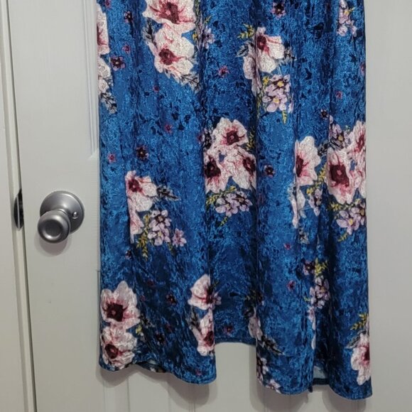 LulaRoe Women's Small Floral Velvety Shirley Kimono. Great Condition. - Picture 6 of 10